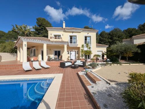 Villa with Pool and Boule right on Alhaurin Golf