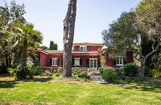 VILLA DE LUXE AVEC PISCINE ET ACCÈS PRIVÉ À LA PLAGE