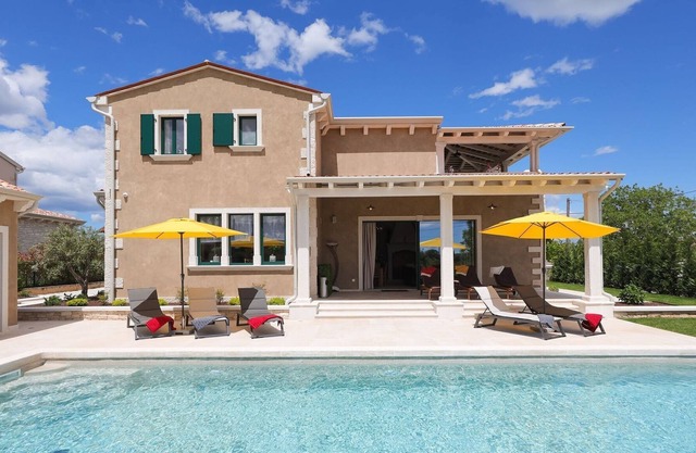 Villa avec piscine et sauna pour jusqu'à 9 personnes en Istrie centrale