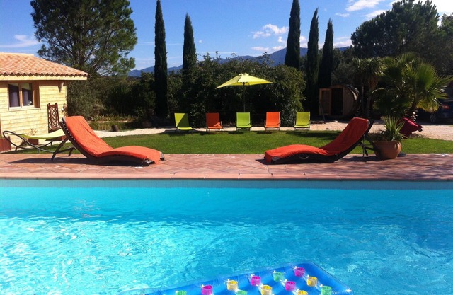 VILLA AVEC PISCINE ENTRE MER, MONTAGNE ET ESPAGNE. VUE EXCEPTIONNELLE !