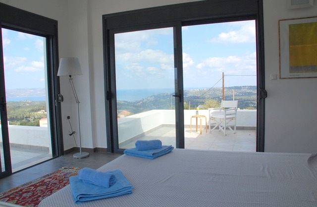 Villa Lefki Jusqu'à 8 personnes. Excellentes vues sur la mer et la montagne