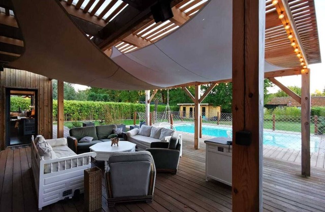 Villa avec piscine située proche océan et lac