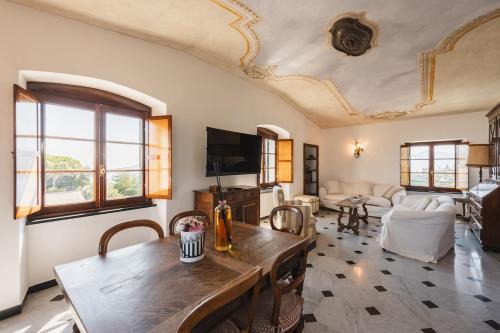 Villa with Pool - Unique Sea View - Free Parking