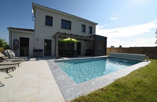 Villa avec piscine/jacuzzi privatifs au sein d'une résidence avec tennis