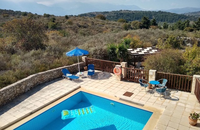 Villa avec piscine privée, belle vue à quelques pas du village de Vamos