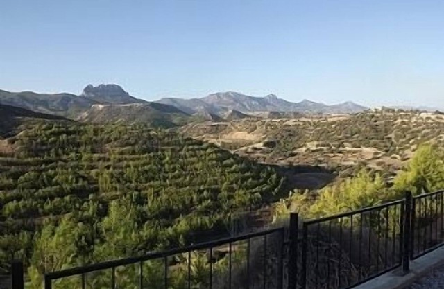 Villa avec piscine privée, vue sur la montagne et la mer
