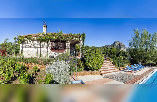 Villa avec piscine privée, une vue magnifique du lac / montagne et Wifi