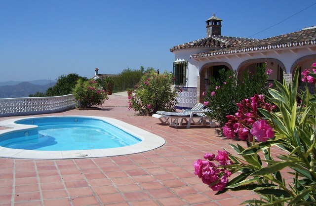 Villa avec piscine privée, vue sur le lac et la montagne