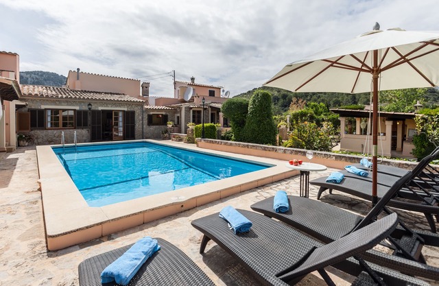 Villa avec piscine privée et entouré de terres agricoles