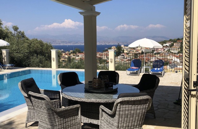 Villa avec piscine privée et belles vues sur la mer - à quelques pas du centre