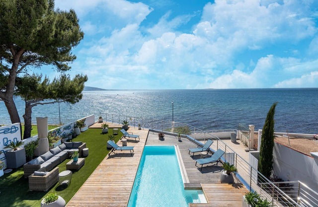 Villa avec piscine privée et vue sur le lagon