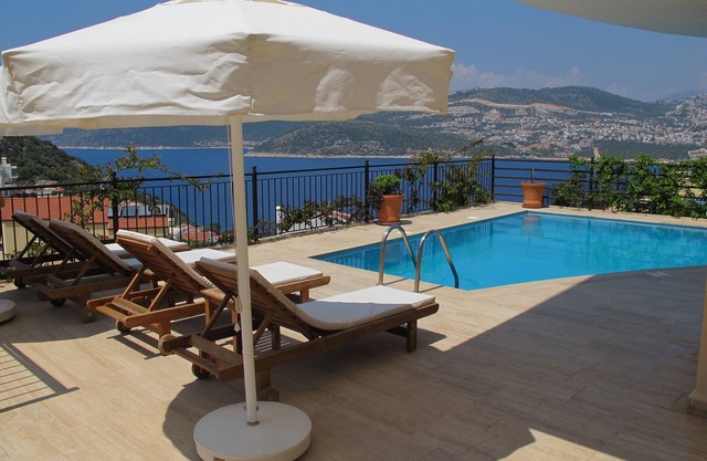 Villa avec piscine privée et vue sur la mer