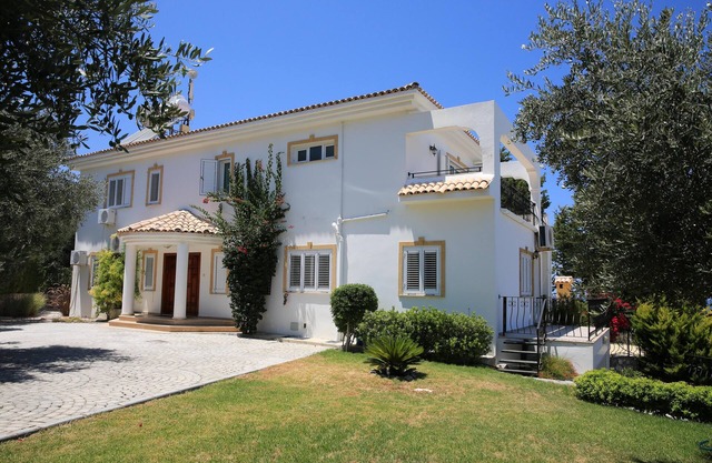 Villa avec piscine privée et vue sur la mer imprenable panoramique