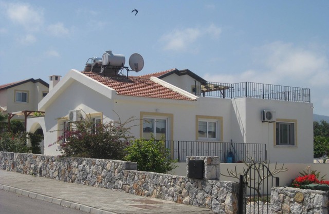 Villa avec piscine privée et vue mer et montagne