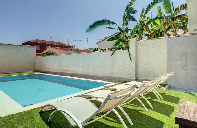 Villa with Private Pool - 6409
