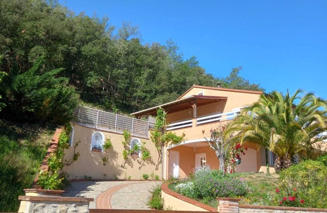 Villa avec piscine privée au calme avec vue sur montagne à 5 min de Ceret