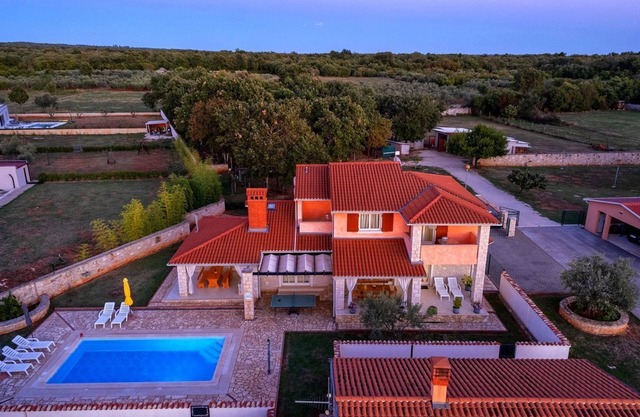 Villa avec piscine privée, ping-pong, BBQ