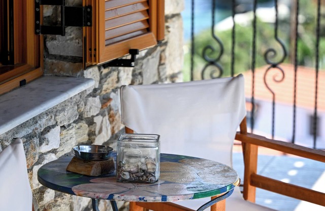 Villa avec piscine privée face à la mer