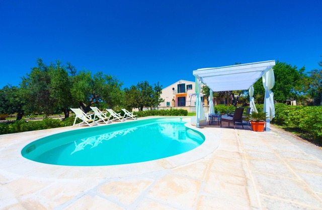 Siciliano Parfum, Villas avec piscine