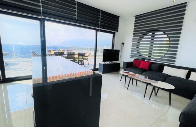 Villa with Private Pool and Terrace in Alanya