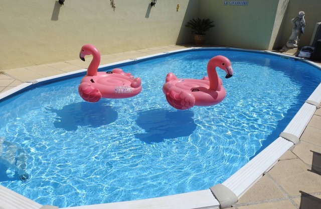 Villa avec piscine sécurisée, plages et Calanques, proche de Cassis (6 pers max)