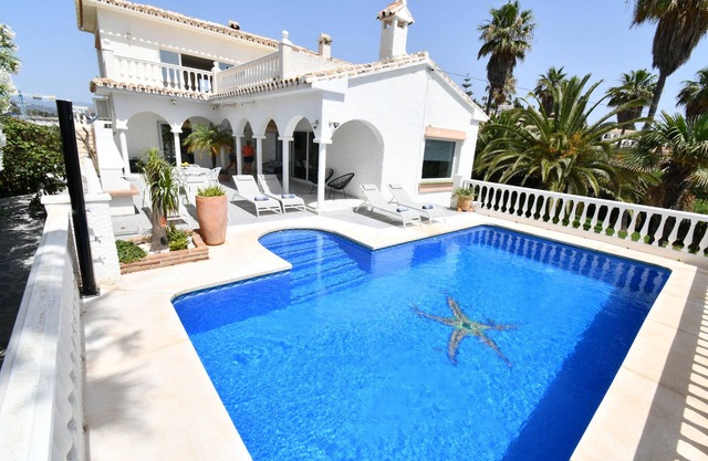 Villa 'avec appartement séparé' près de la plage avec piscine, terrasse et Wi-Fi