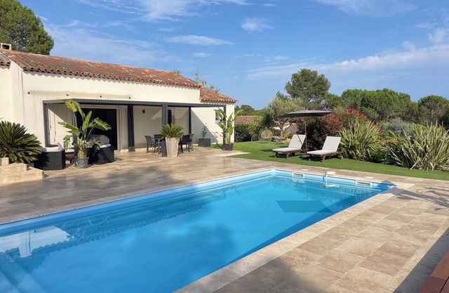 Villa avec piscine- 6 personnes- Bagnols en forêt