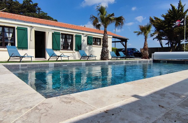 Villa avec piscine "Vue mer" et accès plage à 300 m en été