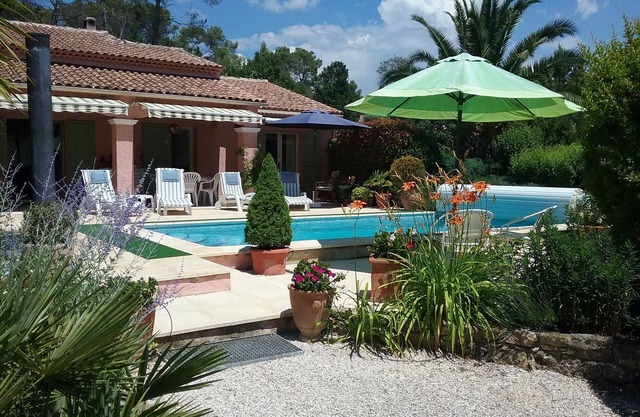Villa avec piscine,entre CANNES,le Pays de FAYENCEet FREJUS-ST RAPHAEL,mer/lac