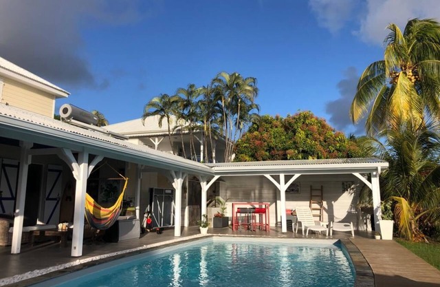 VILLA AVEC PISCINE VUE MER ET CAMPAGNE PROCHE ST LUCE - 6/7 personnes
