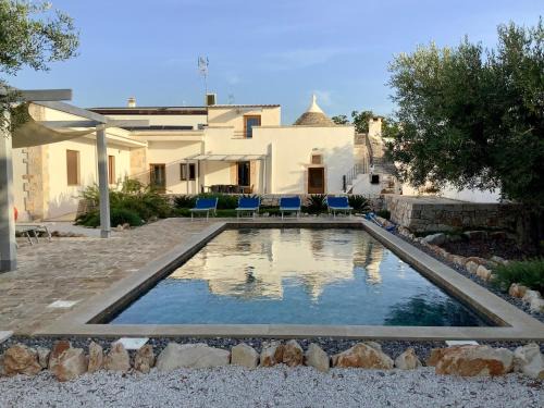 Villa with Trullo and Pool, Alberobello