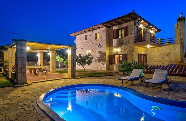Villa avec magnifique vue panoramique mer et montagne, piscine privée et barbecue