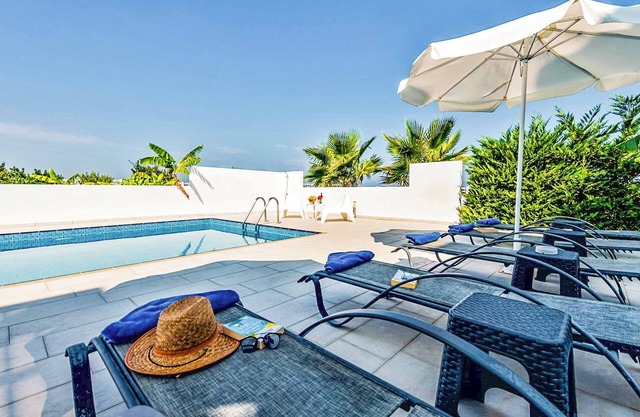 Villa Xenos Tria - Four Bedroom Villa, Sleeps 8