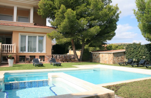 VILLA XIRIVELLA, Grande villa méditerranéenne à Alfaz del Pi, sur la Costa Blanca alican