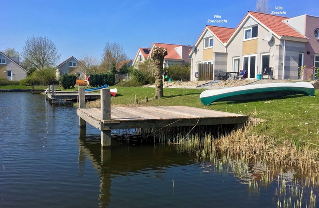Villa Zonnezicht directly at the water, rain-shower, canoe, sauna, 400MBit WLAN