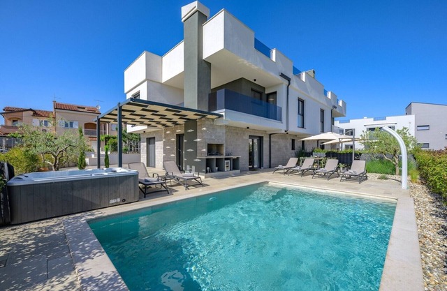 Villa Zora - Belle villa avec piscine privée et jacuzzi, pres de la plage