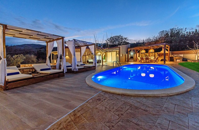 Quiet,Fantastic views,Private pool
