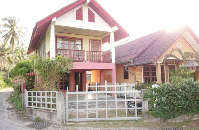 VILLAGE BEACH HOUSE PHAN 5, 0. 7 KM DE LA PLAGE DE BANGTAO (1964)