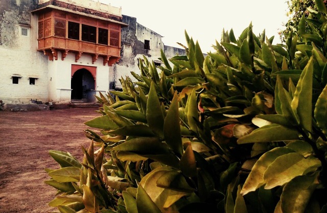 Séjour au château de village au milieu du désert