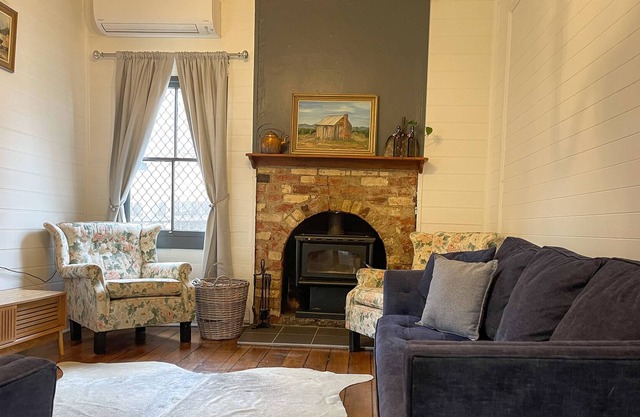 Village Comfort | Vintage Style | Fireplace