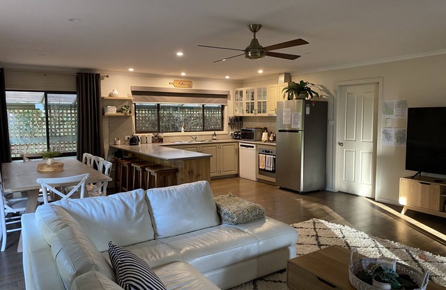 Village Cove - pet friendly close to lake & snow