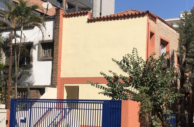 VILLAGE HOUSE IN THE CHARMING NEIGHBORHOOD OF PINHEIROS AND JARDIM AMERICA