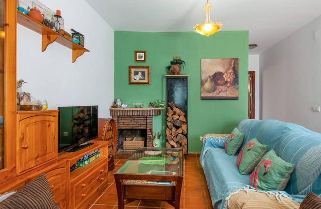 Village house on 3 levels in a very quiet area in the Natural Park of Los Alcornocales.