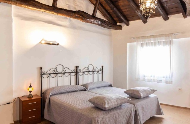 Casa de pueblo con dos habitaciones y un baño