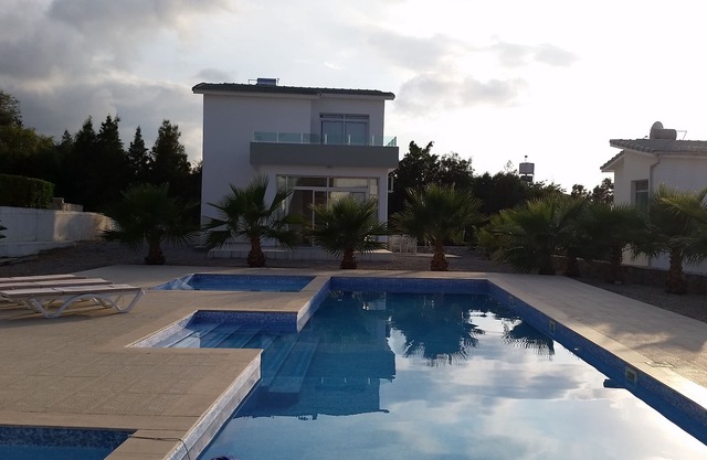 Village Situation avec vue imprenable sur la mer / piscine, à 3 minutes à pied de restaurants