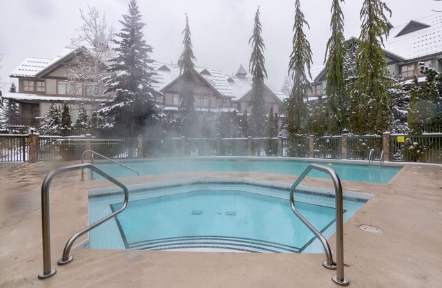 Village Star Luxury - Hot tub, Pool & Free Parking