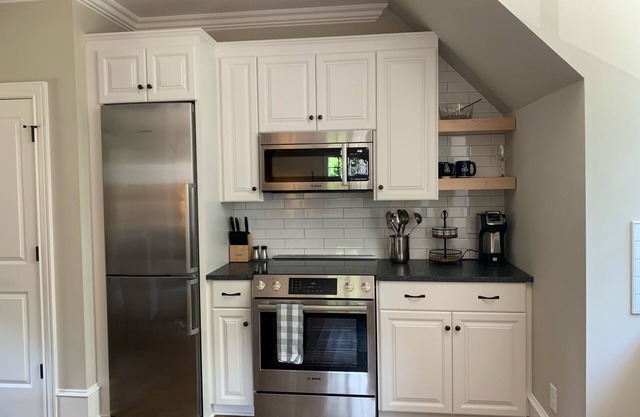 Village Studio -Five minute walk to campus: 12 mins. to town