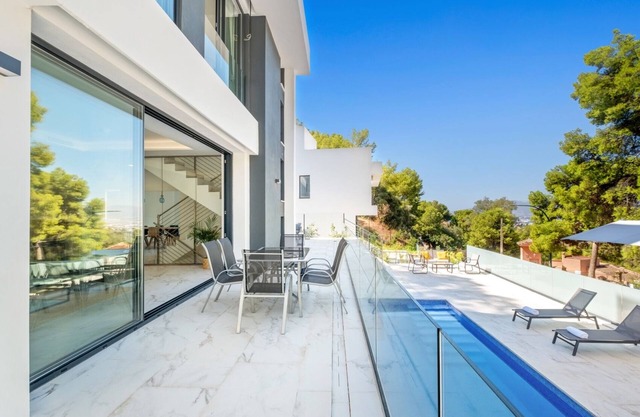 Villas Pinares de San Anton - Sea City and Mountain Views. Salt Pool, 2km beach