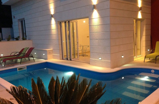 Villa Divina avec piscine extérieure, meilleure vue, directement sur la mer, plage privée