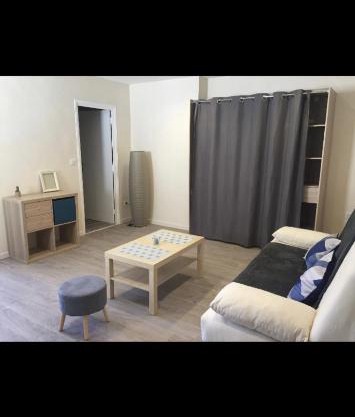 Villeneuve les avignon,proche Avignon, beau studio